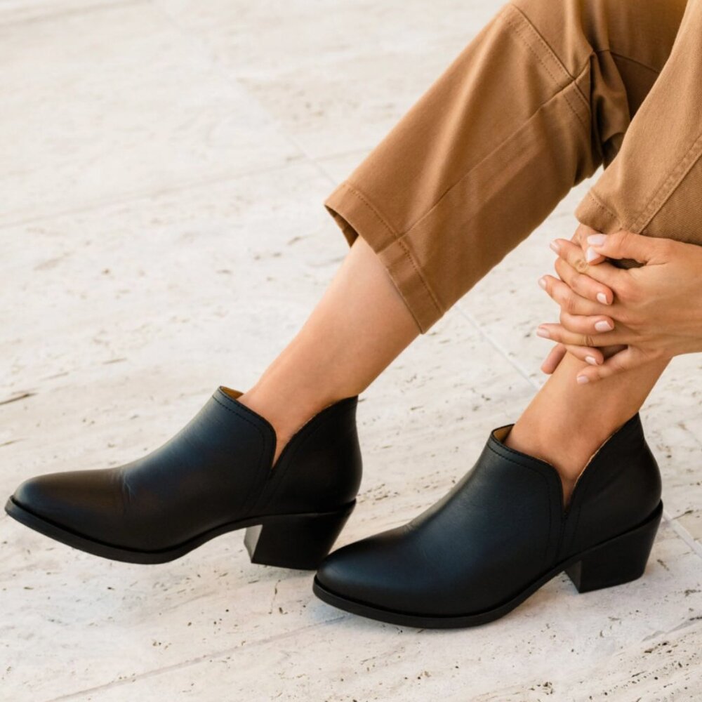 Nisolo Mia Everyday Leather Ankle Bootie Black 5 NWT